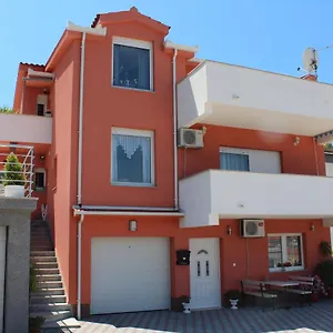 https://apartments-grmaca.hotels-in-trogir.com